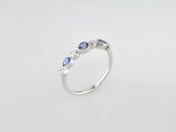 BAGUE OR GRIS 750/00 1.71g 3 SAPHIR 0.35 4 DIAMANT 0.10 T54