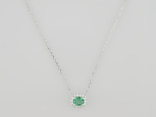 COLLIER OR GRIS 750/00 2.10g EMERAUDE 0.35 14 DIAMANT 0.07