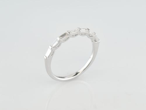 BAGUE OR GRIS 750/00 1.90g 7 DIAMANT 0.35 T54