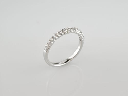 BAGUE OR GRIS 750/00 2.47g 17 DIAMANT 0.18 T54