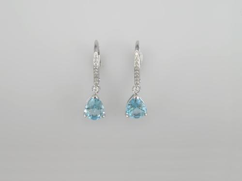 BO OR GRIS 750/00 2.79g 2 TOPAZE BLEUE 2.16CT 20 DIAMANT 0.14CTZEE